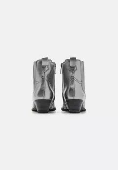 Ковбойские/байкерские ботильоны Paul Green, серебристого цвета