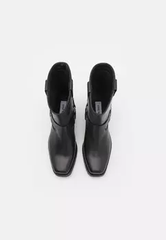 Ковбойские/байкерские ботинки по щиколотку QUINTANA Steve Madden, черный