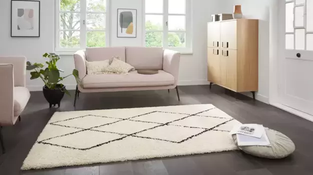 Ковер Andas с высоким ворсом "Lene", прямоугольный, глубокий ворс, скандинавский стиль, в полоску, для спальни, прочный, простой в уходе 120х170 см, черный/кремовый