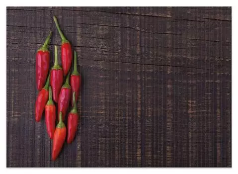 Коврик для душа Wallario, нескользящий коврик, коврик для ванной, коврик для ног, красный перец на темно-коричневой деревянной доске, размер примерно 70 х 50 см