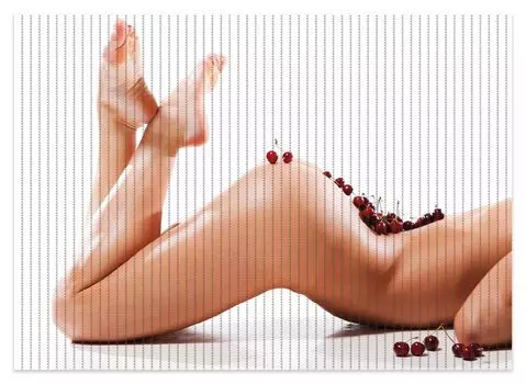 Коврик для душа Wallario, нескользящий коврик, коврик для ванной, коврик для ног, вишня на спине обнаженной женщины, размер ок. 70 х 50 см, белый