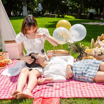 Коврик для пикника Jingdian Guangnian влагостойкий коврик с красной и белой сеткой среднего размера 1,5 м 2 м, вмещает 5-6 человек