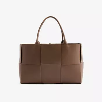Кожаная большая сумка Arco среднего размера Bottega Veneta, серый