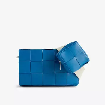 Кожаная сумка через плечо с переплетением интреччато Bottega Veneta, цвет deep pacific/natur-s