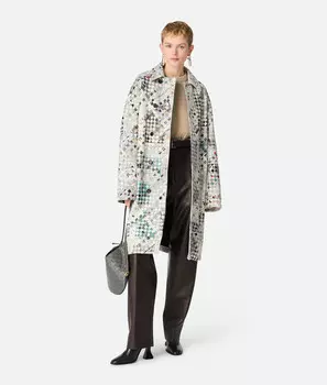 Кожаное пальто с принтом intrecciato Bottega Veneta, светло-серый/черный