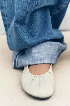 Кожаные балетки ZARA, белый