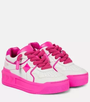 Кожаные низкие кеды с одной заклепкой Valentino Garavani, розовый