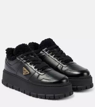 Кожаные платформенные кроссовки с меховой подкладкой Prada, черный