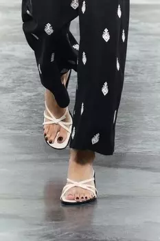 Кожаные сандалии с ремешками и бантом ZARA, белый