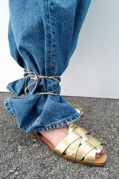 Кожаные сандалии в клетке ZARA, золотой