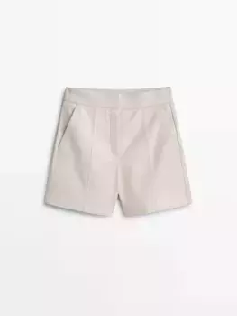 Кожаные шорты-бермуды из наппа с вытяжками Massimo Dutti, белый