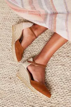 Кожаные туфли Forever Comfort на низкой танкетке с закрытым носком Next, коричневый