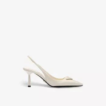 Кожаные туфли на каблуке с фирменной пластинкой Prada, цвет neutral