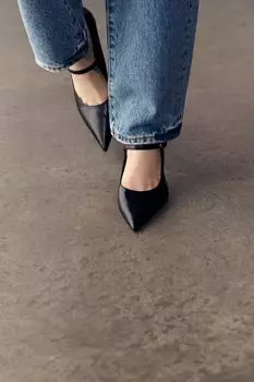 Кожаные туфли на среднем каблуке с ременем на лодыжке ZARA, черный