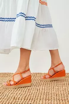 Кожаные туфли на танкетке Forever Comfort с асимметричными ремешками Next, оранжевый