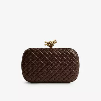 Кожаный клатч с плетением интреччато и узлом Bottega Veneta, коричневый