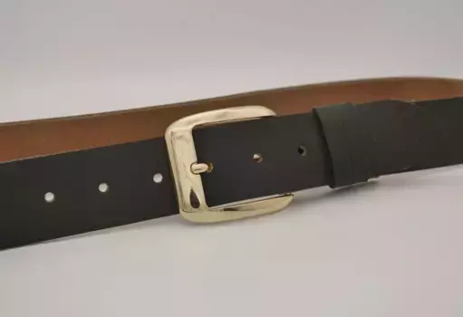 Кожаный ремень AnnaMatoni с золотой застежкой, черный