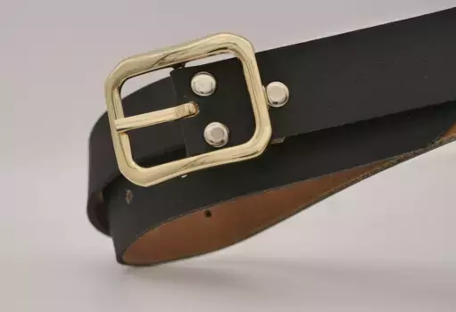 Кожаный ремень AnnaMatoni с золотой застежкой, черный