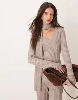 Красивый топ с V-образным вырезом и шарфом в сером цвете