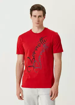 Красная футболка с круглым вырезом и крестом-логотипом Bernotti 79