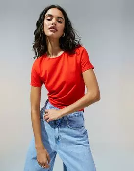 Красная укороченная футболка приталенного кроя ASOS DESIGN