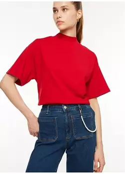 Красная женская футболка с высоким воротником United Colors of Benetton