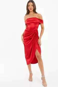 Красное атласное платье миди с открытыми плечами и сборками QUIZ Clothing