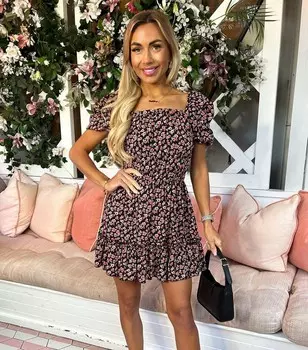 Красное мини-платье с пышными рукавами и цветочным принтом AX Paris AX Paris, красный