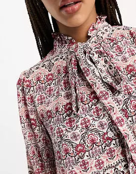 Красное платье мини с длинными рукавами Urban Revivo