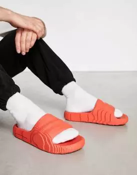 Красные шлепанцы adidas Originals Adilette 22