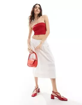 Красный бесшовный топ без бретелек Stradivarius – с подогнутым вырезом