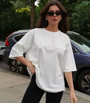 Кремовая футболка оверсайз с логотипом WKNDGIRL WKNDGIRL, кремовый