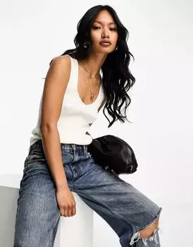 Кремовая трикотажная майка с v-образным вырезом ASOS