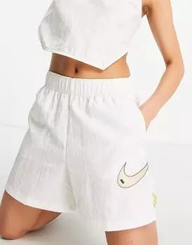 Кремово-белые свободные шорты с высокой талией Nike Swoosh