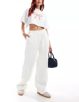 Кремовые джоггеры прямого кроя с защипами ASOS DESIGN