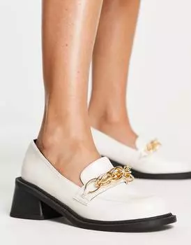 Кремовые лоферы на среднем каблуке с цепочкой ASOS DESIGN Sergio