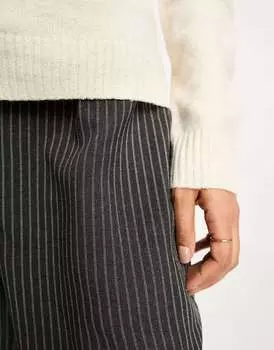 Кремовый джемпер с круглым вырезом Vero Moda