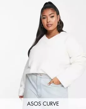 Кремовый объемный свитер с v-образным вырезом ASOS DESIGN Curve