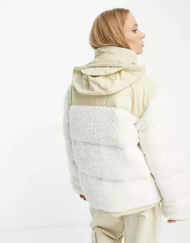 Кремовый пуховик с высоким ворсом The North Face Nuptse