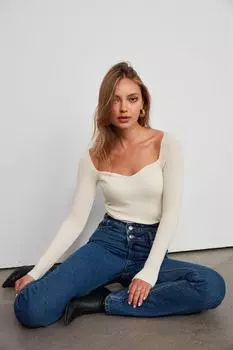 Кремовый свитер в рубчик с вырезом в форме сердца VATKALI, бежевый