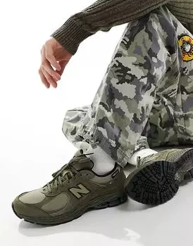 Кроссовки 2002 года цвета хаки New Balance