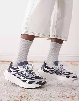 Кроссовки Adidas Adizero Aruku белого и черного цветов