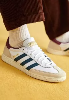 Кроссовки adidas Originals Handball Spezial Unisex, обувь белый / арктическая ночь
