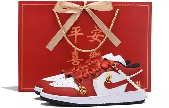 Кроссовки Air Jordan 1 Kids' Basketball Shoes Grade School, красный