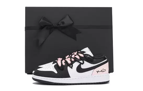 Кроссовки Air Jordan 1 Kids' Basketball Shoes Grade School, розовый