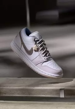 Кроссовки AIR JORDAN 1 LOW SE, белый