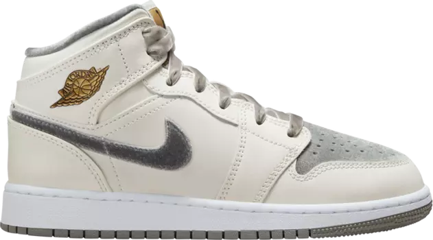 Кроссовки Air Jordan 1 Mid SE GS 'Pewter Velvet Toe', кремовый
