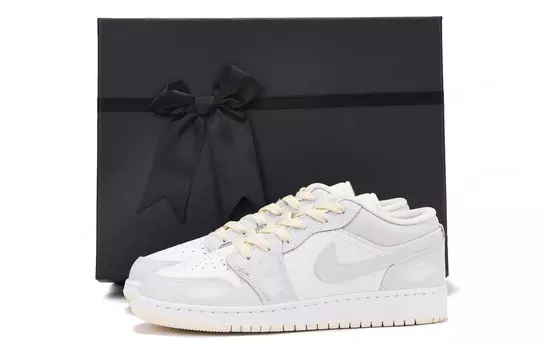 Кроссовки Air Jordan 1 Vintage Basketball Shoes Women's Low-top Yellow/White, светло-серый