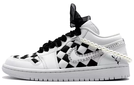 Кроссовки Air Jordan 1 Vintage Basketball Shoes Women's Low-top White, белый/черный