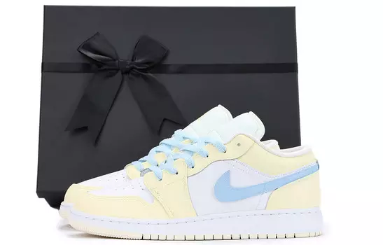 Кроссовки Air Jordan 1 Vintage Basketball Shoes Women's Low-top White/Royal Blue, желтый